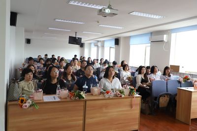 雅韻花藝，禮贊師者風華——我院成功舉辦教師節(jié)插花文化交流活動